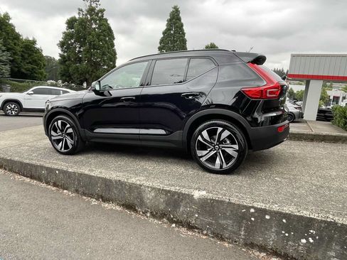 Used 2024 Volvo XC40 B5 Plus w/ Climate Package AWD/4WD image 5