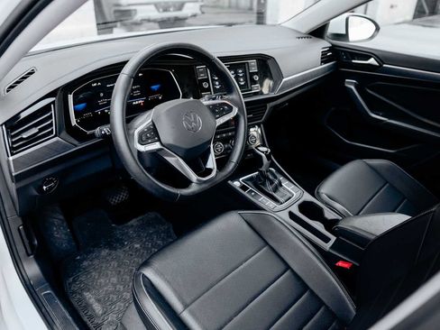 Used 2023 Volkswagen Jetta SE image 5