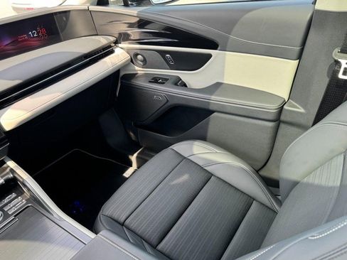 Certified 2025 Lincoln Nautilus Reserve image 11