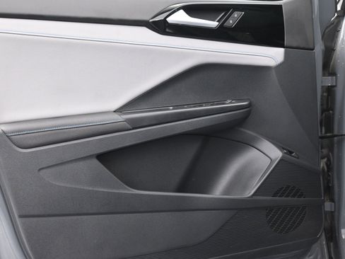 Used 2024 Volkswagen Taos SE image 15