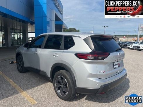 Used 2025 Nissan Rogue SV FWD image 4