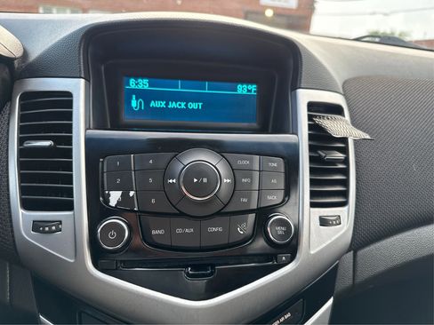 Used 2015 Chevrolet Cruze LT image 14