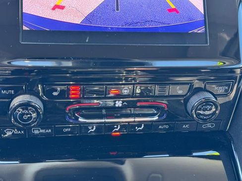 Certified 2023 Jeep Grand Cherokee Laredo w/ Luxury Tech Group I image 25