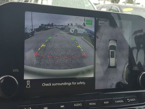 Used 2022 Nissan Pathfinder Platinum w/ Cargo Package image 22