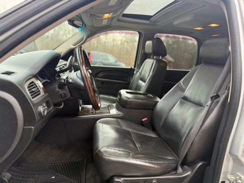 Used 2011 GMC Yukon Denali image 2