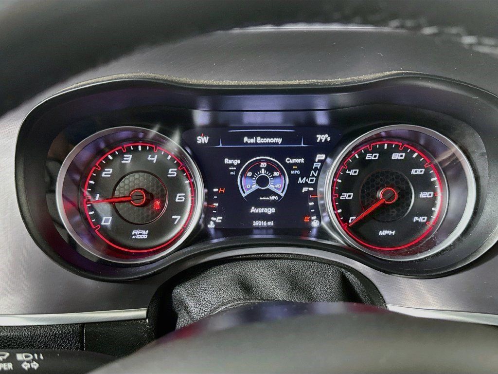 Used 2022 Dodge Charger SXT RWD image 12