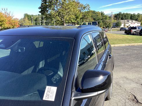 New 2025 Jeep Grand Cherokee L Laredo w/ Luxury Tech Group I image 9