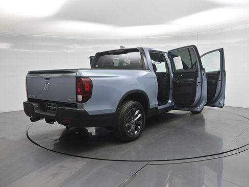 Used 2023 Honda Ridgeline Sport image 5