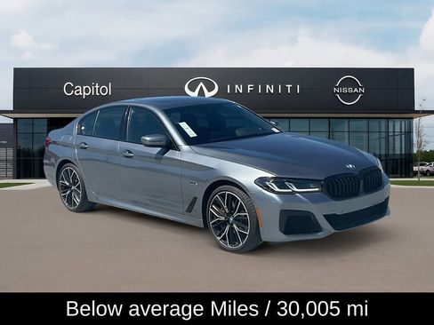Used 2022 BMW 530e w/ M Sport Package image 3