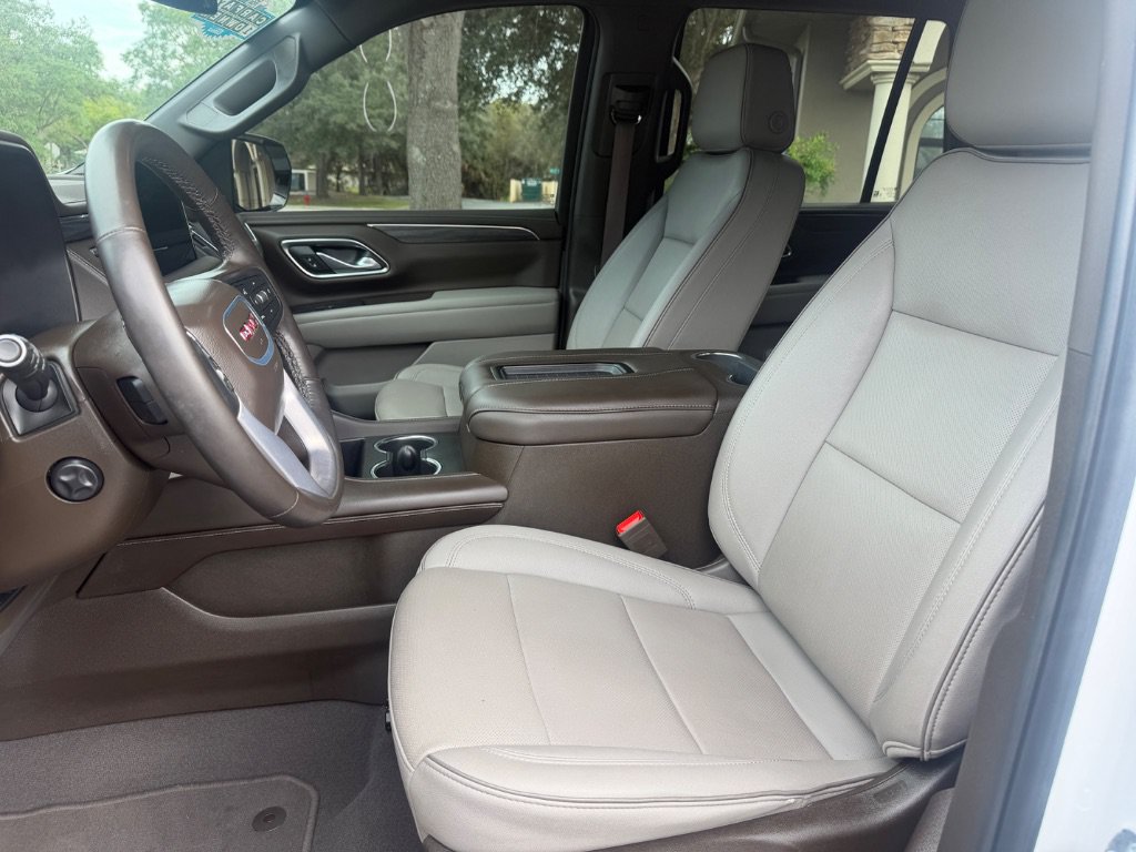 Used 2024 GMC Yukon SLT w/ SLT Luxury Package AWD/4WD image 13