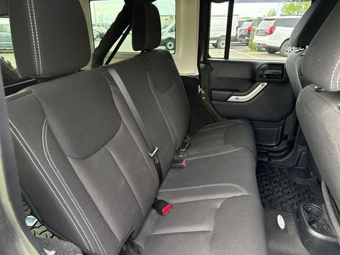 Used 2015 Jeep Wrangler Unlimited Rubicon w/ Connectivity Group AWD/4WD image 14