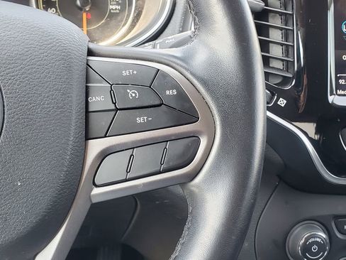 Used 2020 Jeep Cherokee Limited AWD/4WD image 16