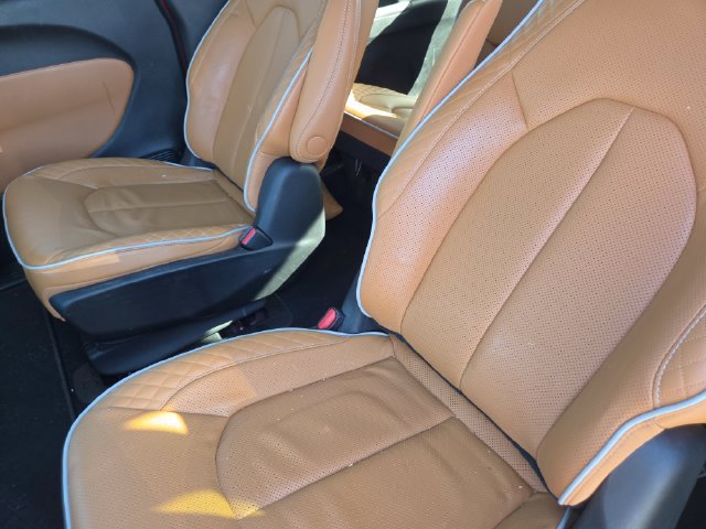 Used 2023 Chrysler Pacifica Pinnacle FWD image 11