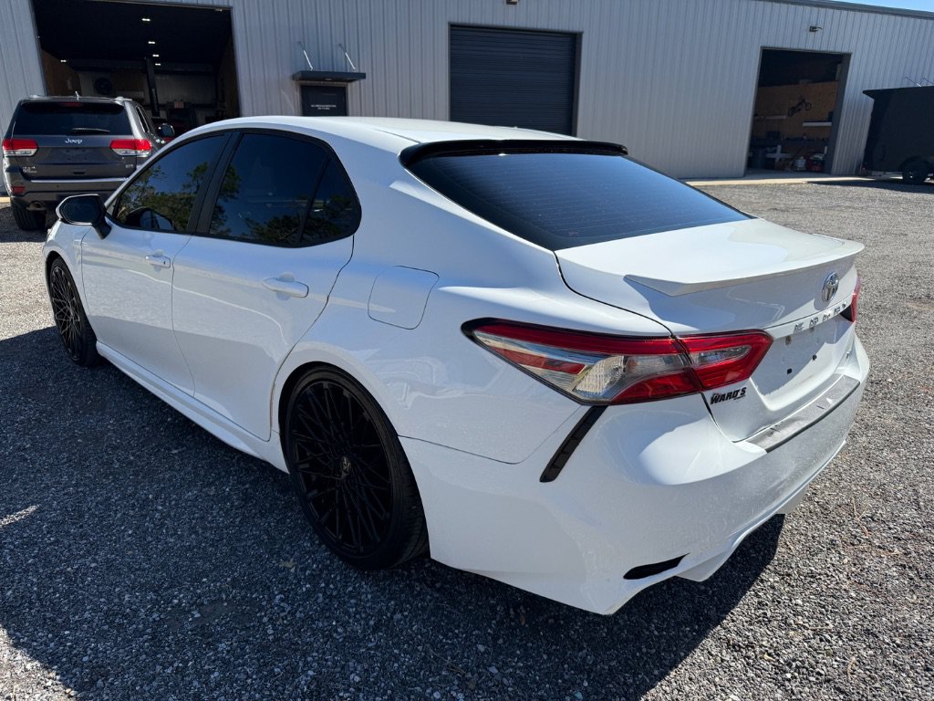 Used 2018 Toyota Camry SE FWD image 3