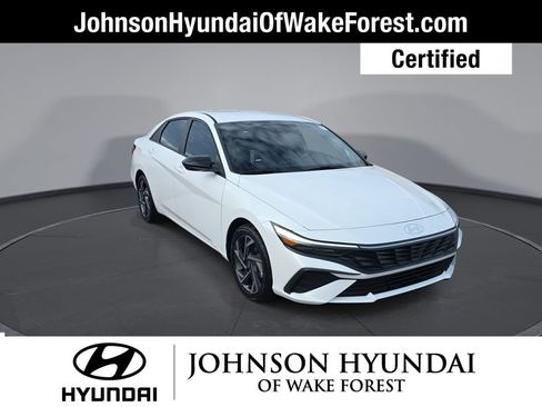 Certified 2025 Hyundai Elantra SEL image 11