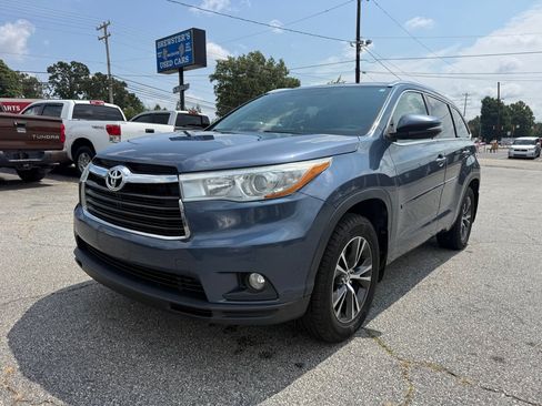 Used 2016 Toyota Highlander XLE w/ Protection Package #3 AWD/4WD image 1