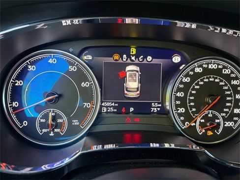 Used 2020 Bentley Bentayga image 18