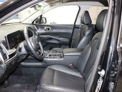 Used 2024 Kia Sorento S image 8
