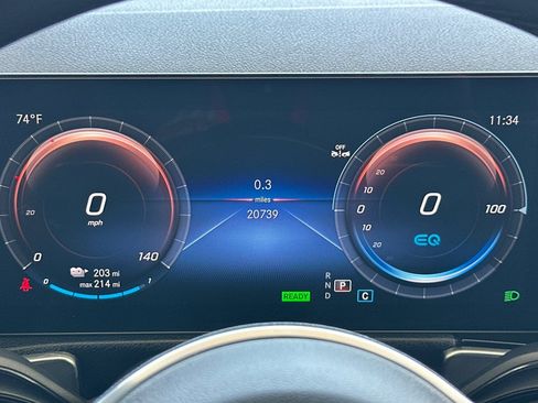Used 2023 Mercedes-Benz EQB 300 4MATIC image 25