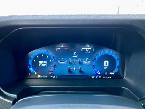 Used 2025 Ford Bronco Badlands image 14