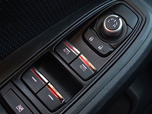 Used 2018 Subaru Crosstrek 2.0i Limited image 17