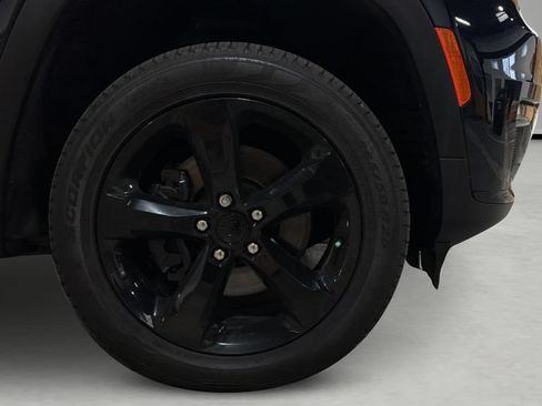 Used 2024 Jeep Grand Cherokee L Limited w/ Black Appearance Package AWD/4WD image 41