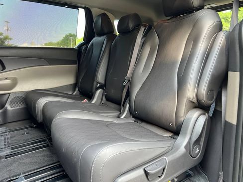 Used 2026 Kia Carnival EX FWD image 32