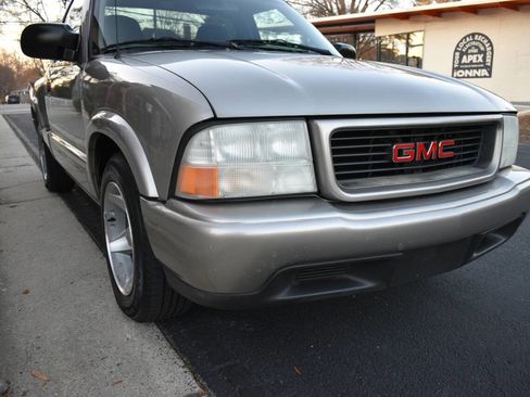 Used 2001 GMC Sonoma SLS w/ Hot Looks Pkg image 31