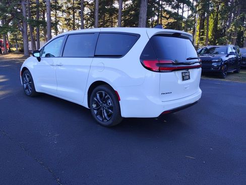 New 2026 Chrysler Pacifica Select image 7