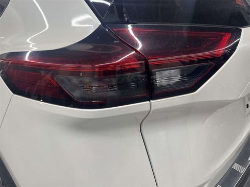 Used 2021 Nissan Rogue SV w/ Premium Package image 11