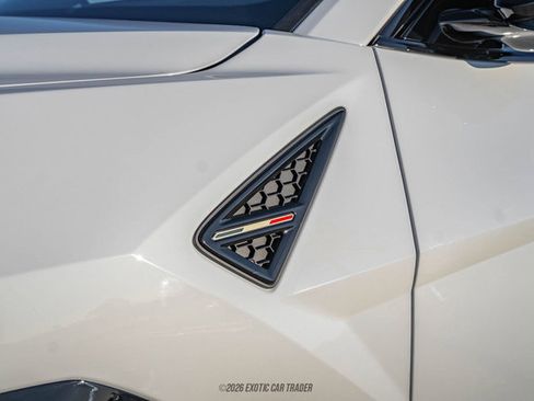 Used 2025 Lamborghini Urus SE AWD/4WD image 55