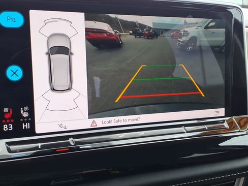 Used 2025 Volkswagen Atlas SE image 23