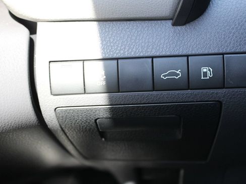 Used 2018 Toyota Camry XLE FWD image 29