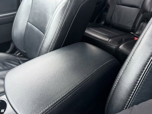 Used 2018 Ford Explorer XLT w/ Equipment Group 202A image 27