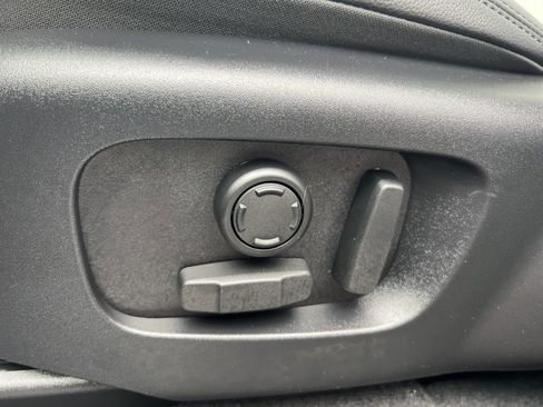 New 2025 Land Rover Range Rover Velar Dynamic SE image 24