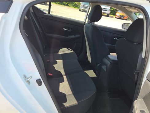Used 2025 Nissan Sentra SR FWD image 12