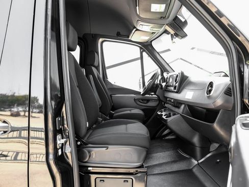 Used 2025 Mercedes-Benz Sprinter 2500 image 30