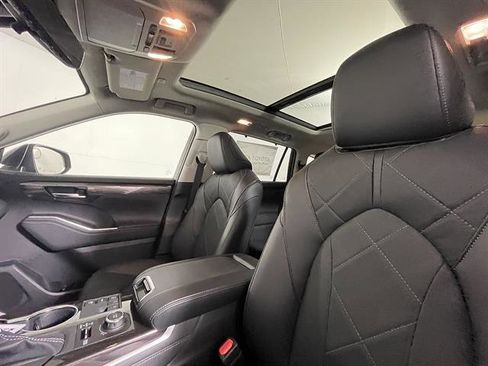New 2026 Toyota Highlander Platinum AWD/4WD image 10
