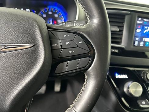 Used 2020 Chrysler Pacifica Touring w/ S Appearance Package image 16