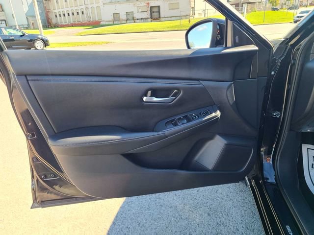Used 2025 Nissan Sentra SV FWD image 18