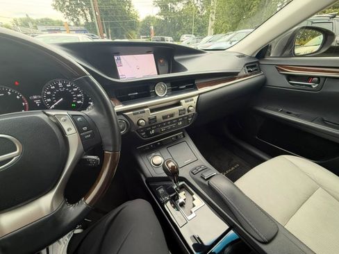 Used 2014 Lexus ES 350 w/ Luxury Package FWD image 20