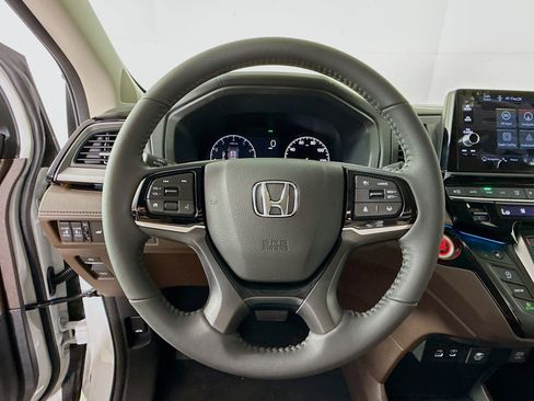 New 2026 Honda Odyssey Touring image 11
