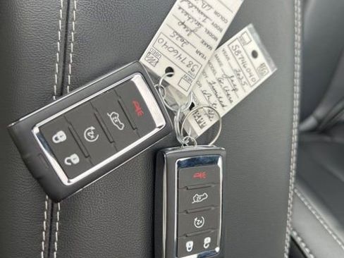 Used 2025 Jeep Grand Cherokee L Limited w/ Black Appearance Package image 29