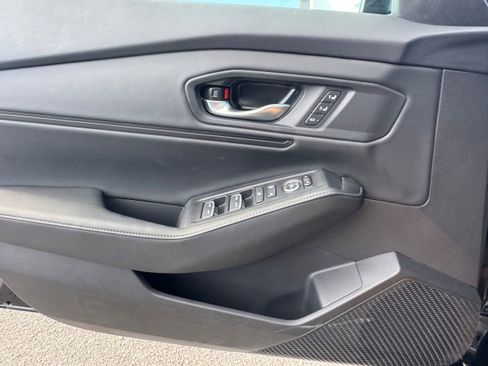 Used 2025 Honda Accord Sport image 13