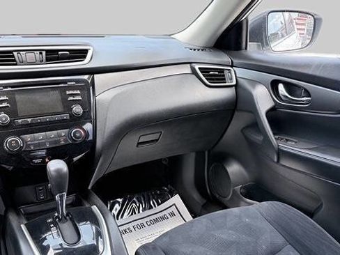 Used 2016 Nissan Rogue S FWD image 16