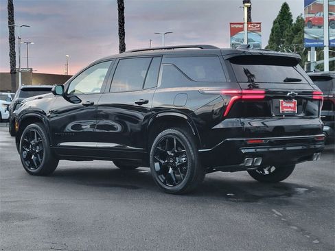 New 2026 Chevrolet Traverse RS image 2