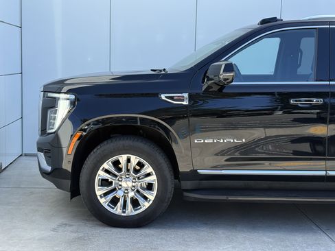 Used 2025 GMC Yukon XL Denali AWD/4WD image 5