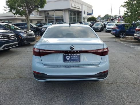 Certified 2025 Volkswagen Jetta SE FWD image 5