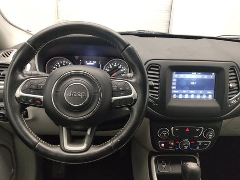 Used 2019 Jeep Compass Latitude FWD image 22