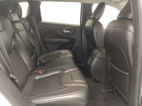 Used 2019 Jeep Cherokee Trailhawk w/ Comfort/Convenience Group AWD/4WD image 19